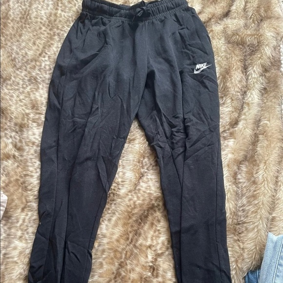 Nike Joggers - Picture 3 of 4